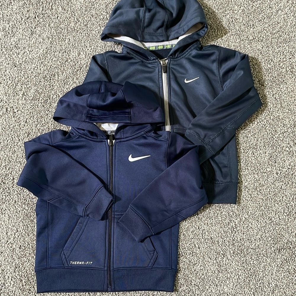 NIKE therma-fit zip up hoodie size 3T and 4T